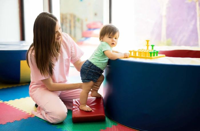 Criança em sessão de fisioterapia